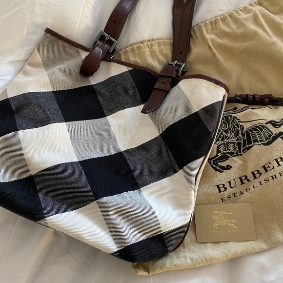 Burberry mega check Victoria Lowry tote bag. Authentic - Picture 2 of 10